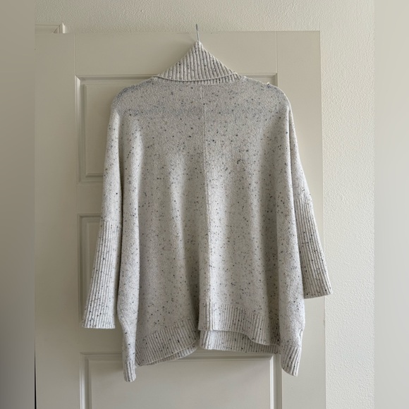 LOFT Sweater - Picture 2 of 5